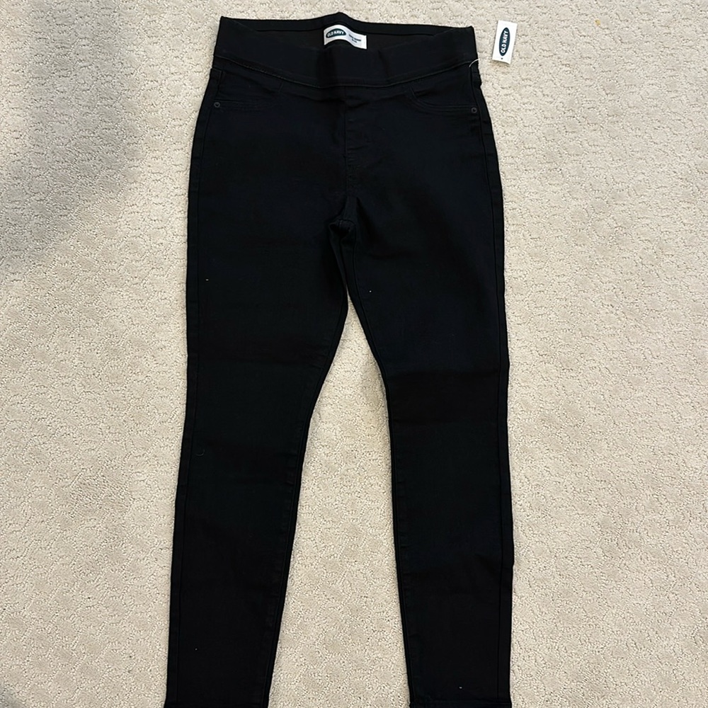 BRAND NEW OLD NAVY SUPER SKINNY MID-RISE BLACK JEGGINGS. SIZE 6 SHORT.